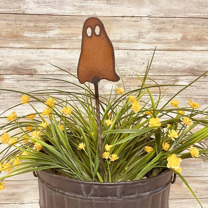 Halloween ghost plant stake made of rustic metal for garden use