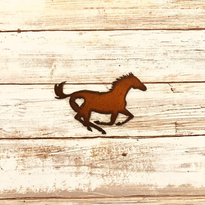 Rustic western magnet with horse and heart design in metal finish